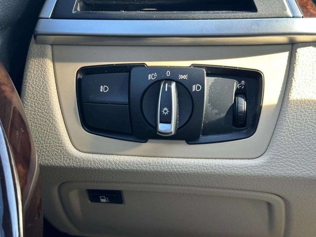 2018 BMW 3 Series 330e iPerformance Plug-In Hybrid - 22968397 - 26