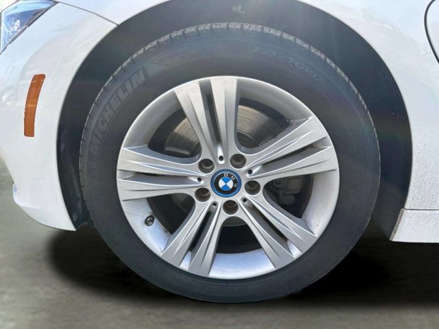 2018 BMW 3 Series 330e iPerformance Plug-In Hybrid - 22968397 - 32