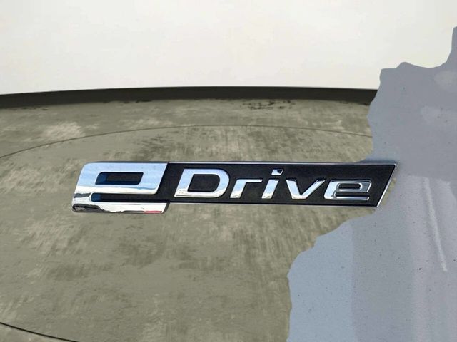 2018 BMW 3 Series 330e iPerformance Plug-In Hybrid - 22968397 - 33