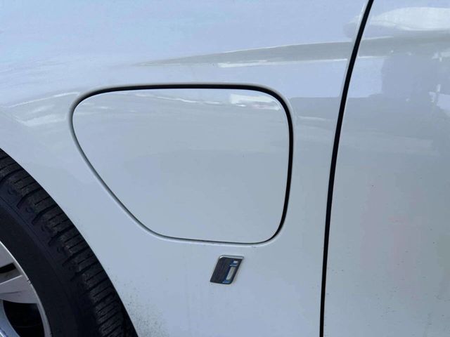 2018 BMW 3 Series 330e iPerformance Plug-In Hybrid - 22968397 - 34