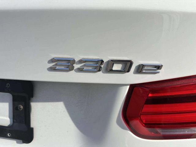 2018 BMW 3 Series 330e iPerformance Plug-In Hybrid - 22968397 - 35