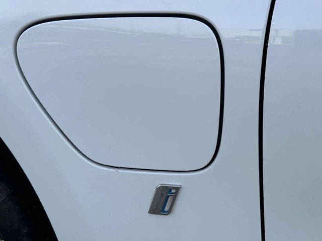 2018 BMW 3 Series 330e iPerformance Plug-In Hybrid - 22968397 - 40