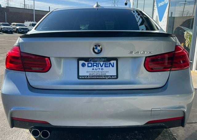 2018 BMW 3 Series 330e iPerformance Plug-In Hybrid - 22763289 - 32