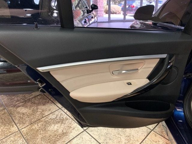 2018 BMW 3 Series 330i xDrive - 21443626 - 30
