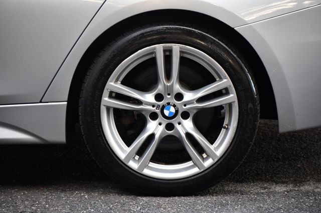 2018 BMW 3 Series 330i xDrive - 22914065 - 16