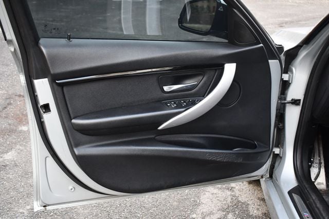 2018 BMW 3 Series 330i xDrive - 22914065 - 18