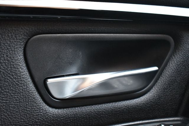 2018 BMW 3 Series 330i xDrive - 22914065 - 19