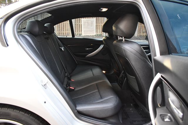 2018 BMW 3 Series 330i xDrive - 22914065 - 32