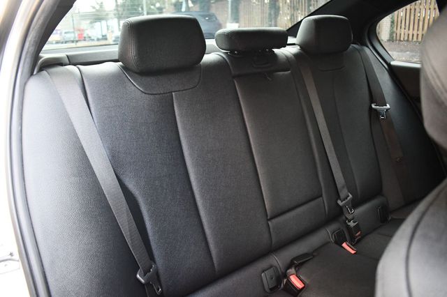 2018 BMW 3 Series 330i xDrive - 22914065 - 33