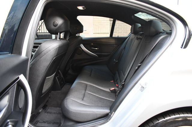 2018 BMW 3 Series 330i xDrive - 22914065 - 34