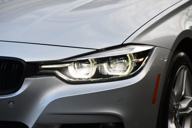 2018 BMW 3 Series 330i xDrive - 22914065 - 3