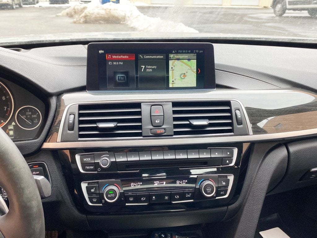 2018 BMW 3 Series 330i xDrive - 22979541 - 10