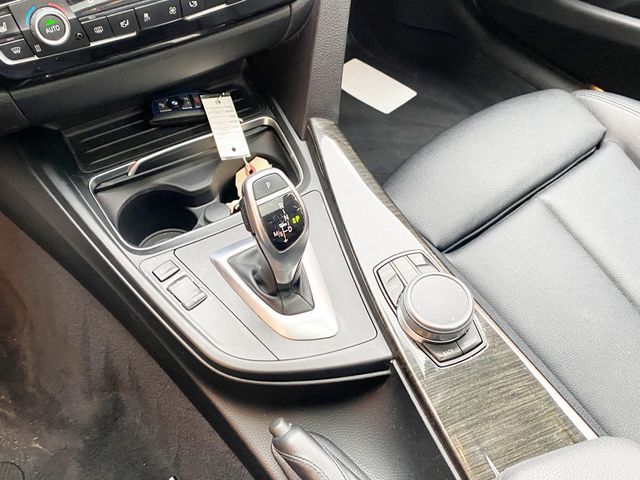 2018 BMW 3 Series 330i xDrive - 22979541 - 11