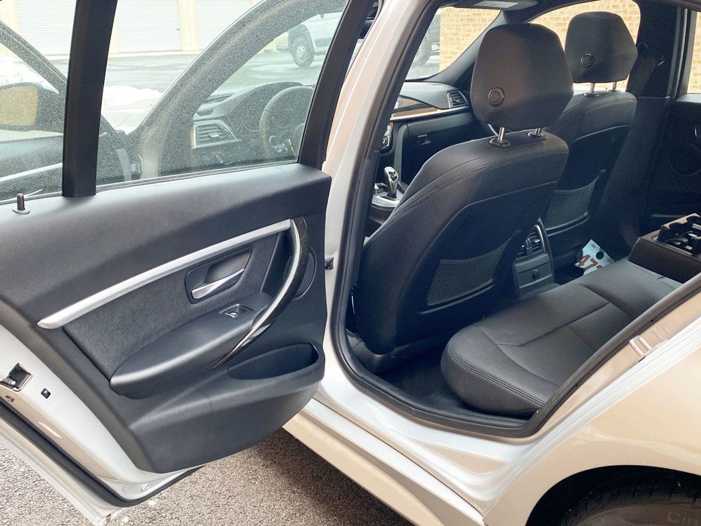 2018 BMW 3 Series 330i xDrive - 22979541 - 12
