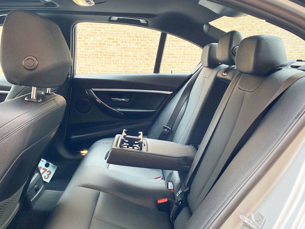 2018 BMW 3 Series 330i xDrive - 22979541 - 13