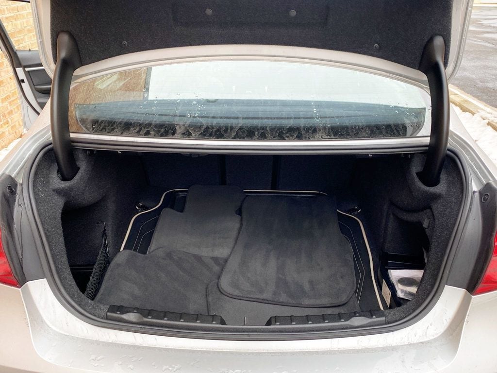 2018 BMW 3 Series 330i xDrive - 22979541 - 14