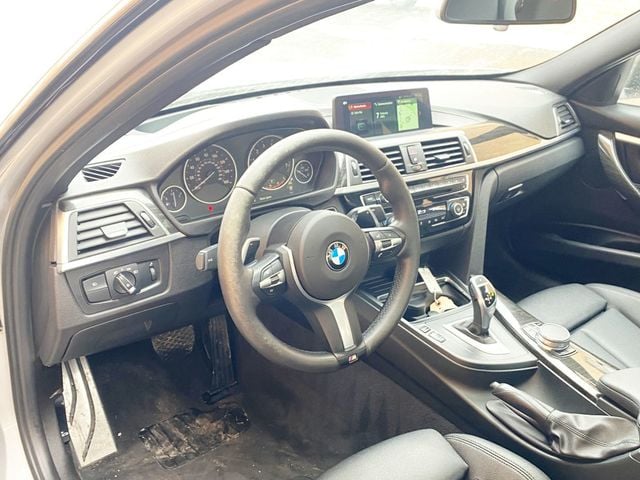 2018 BMW 3 Series 330i xDrive - 22979541 - 6