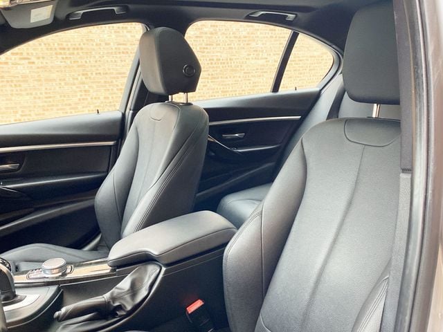 2018 BMW 3 Series 330i xDrive - 22979541 - 7