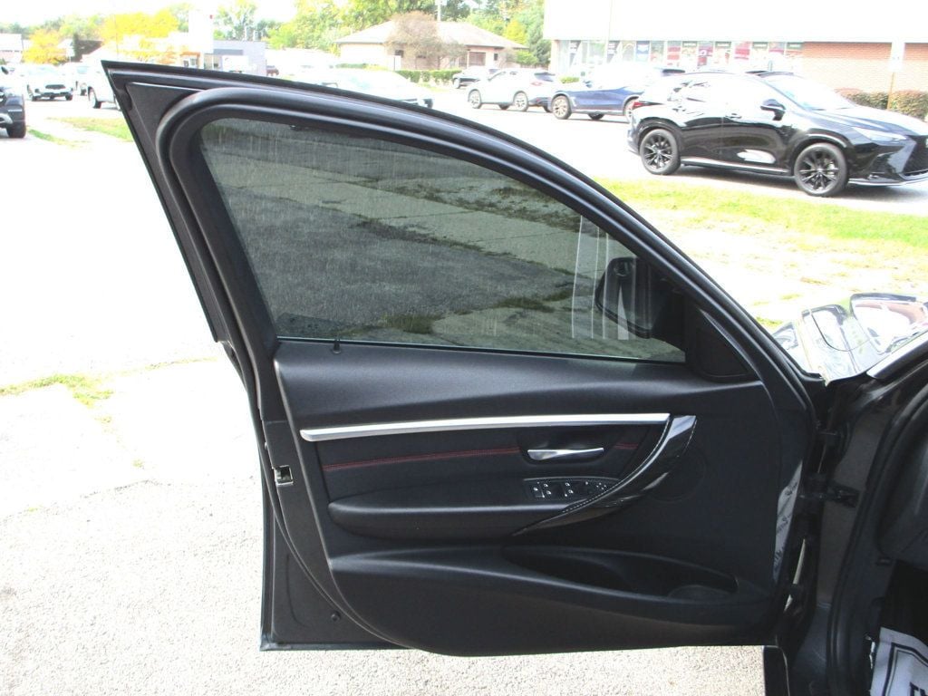 2018 BMW 3 Series 330i xDrive - 23093948 - 30