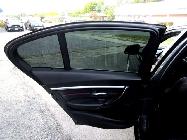 2018 BMW 3 Series 330i xDrive - 23093948 - 32