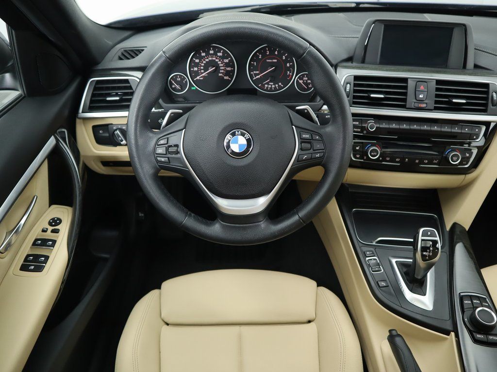 BMW 3-series Touring images (2 of 40)