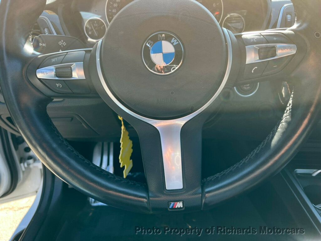 2018 BMW 3 Series 330i xDrive - 22371404 - 10