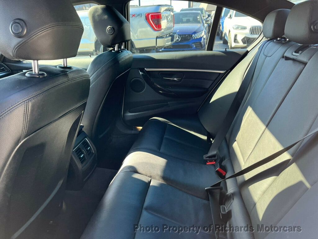 2018 BMW 3 Series 330i xDrive - 22371404 - 15