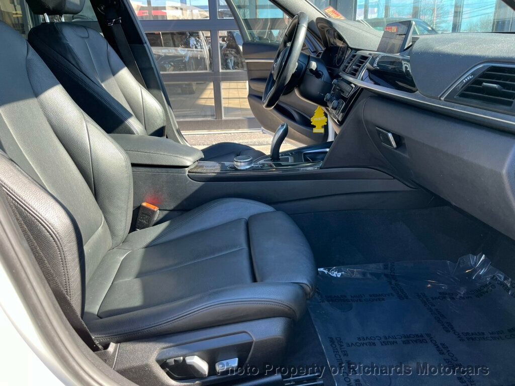 2018 BMW 3 Series 330i xDrive - 22371404 - 17