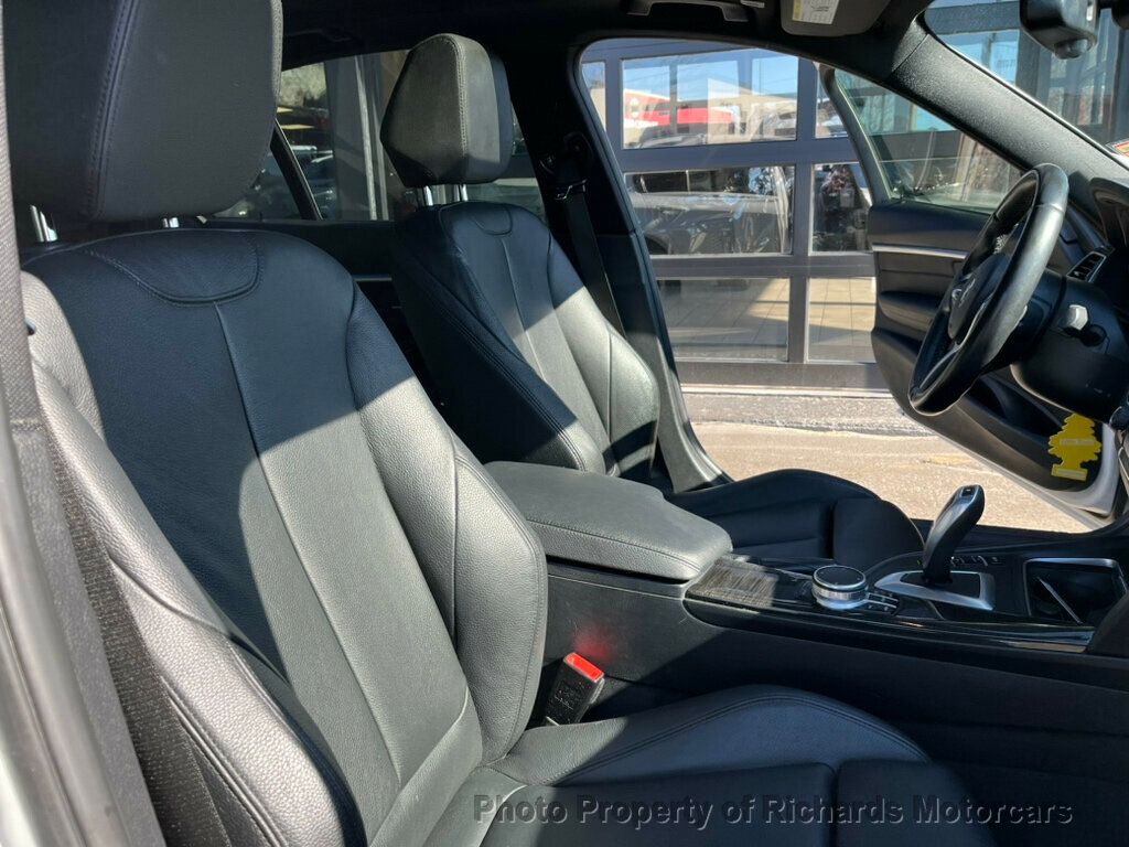 2018 BMW 3 Series 330i xDrive - 22371404 - 18