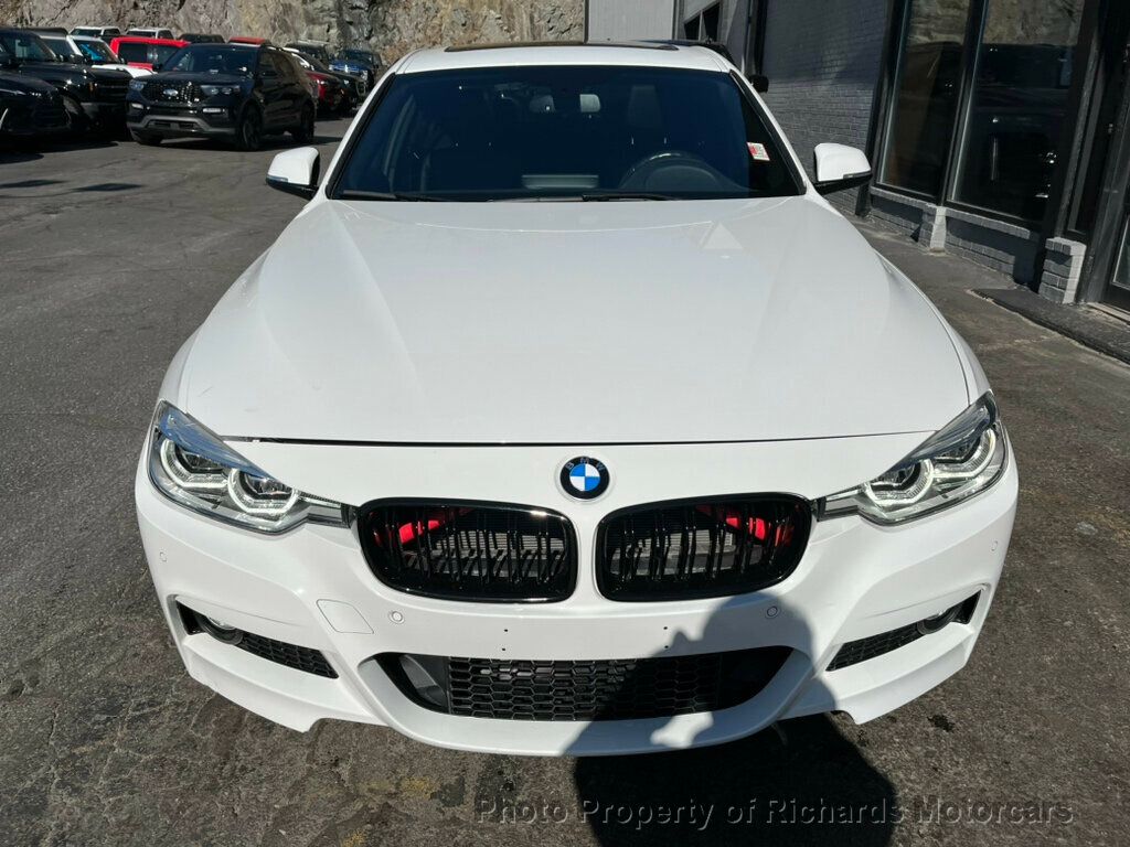 2018 BMW 3 Series 330i xDrive - 22371404 - 3