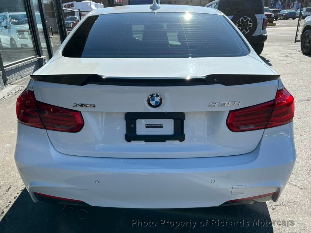2018 BMW 3 Series 330i xDrive - 22371404 - 6