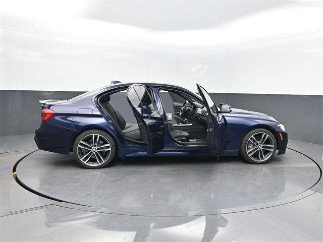 2018 BMW 3 Series 340i - 22934997 - 31