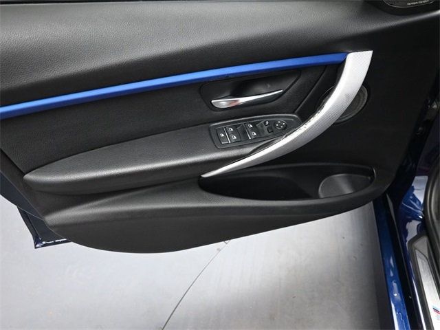 2018 BMW 3 Series 340i - 22934997 - 4