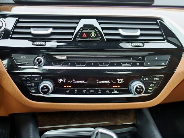 2018 BMW 5 Series 530e xDrive iPerformance Plug-In Hybrid - 22958222 - 20