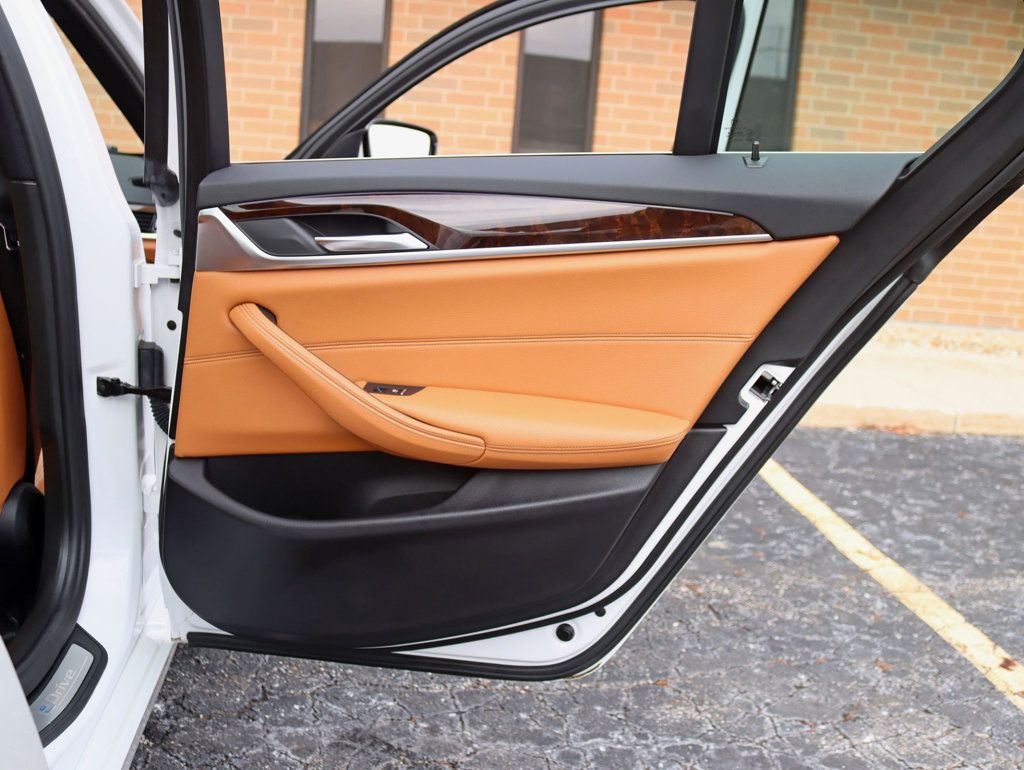 2018 BMW 5 Series 530e xDrive iPerformance Plug-In Hybrid - 22958222 - 30