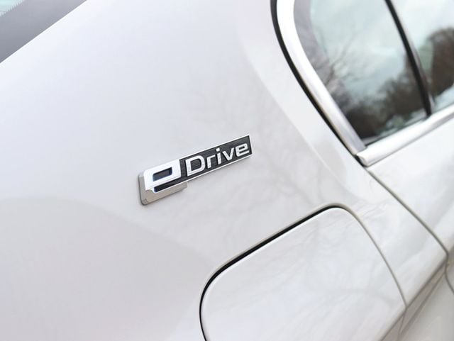 2018 BMW 5 Series 530e xDrive iPerformance Plug-In Hybrid - 22958222 - 4