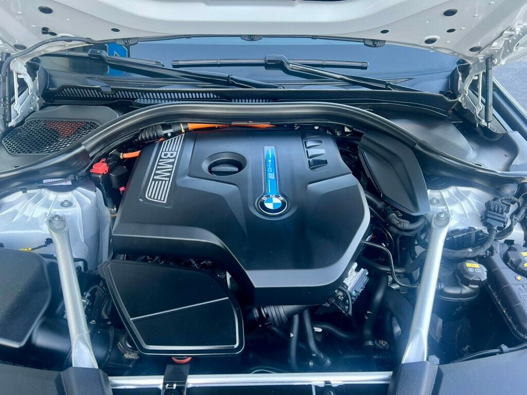 2018 BMW 5 Series 530e xDrive iPerformance Plug-In Hybrid - 22606284 - 8