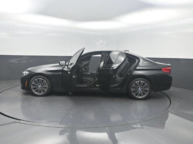2018 BMW 5 Series 530e xDrive iPerformance Plug-In Hybrid - 23074785 - 33