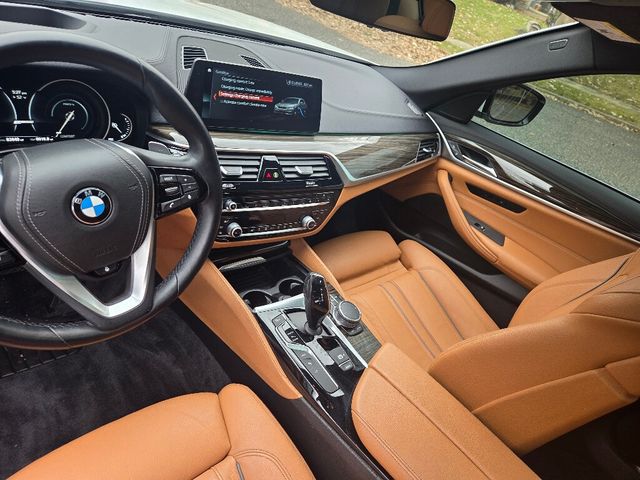 2018 BMW 5 Series 530e xDrive iPerformance Plug-In Hybrid - 22962453 - 13