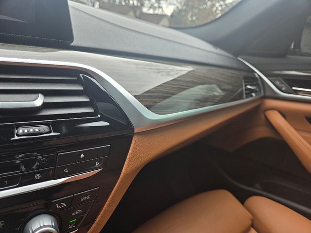 2018 BMW 5 Series 530e xDrive iPerformance Plug-In Hybrid - 22962453 - 18