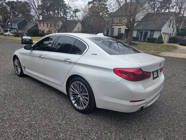 2018 BMW 5 Series 530e xDrive iPerformance Plug-In Hybrid - 22962453 - 4
