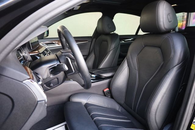 2018 BMW 5 Series 530i - 23045919 - 13