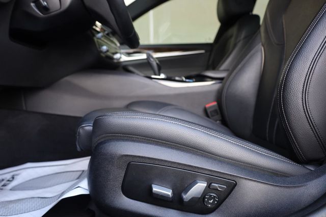 2018 BMW 5 Series 530i - 23045919 - 16