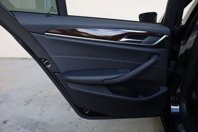 2018 BMW 5 Series 530i - 23045919 - 17