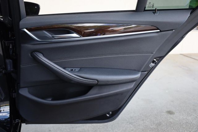 2018 BMW 5 Series 530i - 23045919 - 22