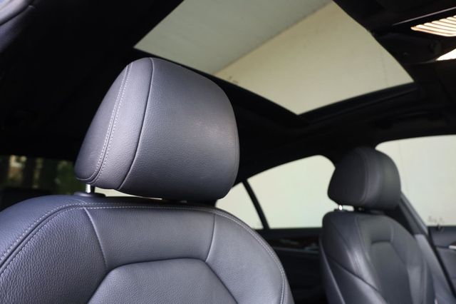 2018 BMW 5 Series 530i - 23045919 - 31