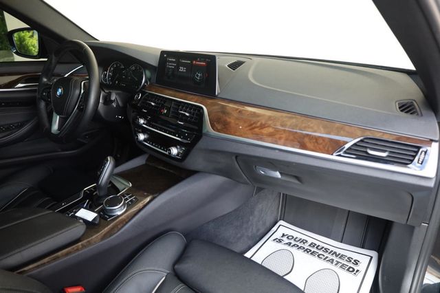 2018 BMW 5 Series 530i - 23045919 - 32