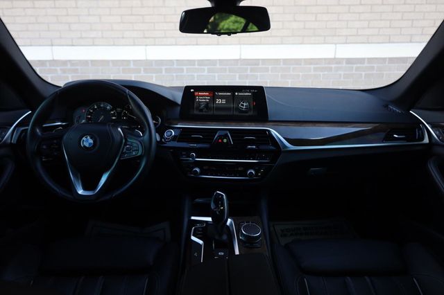 2018 BMW 5 Series 530i - 23045919 - 33
