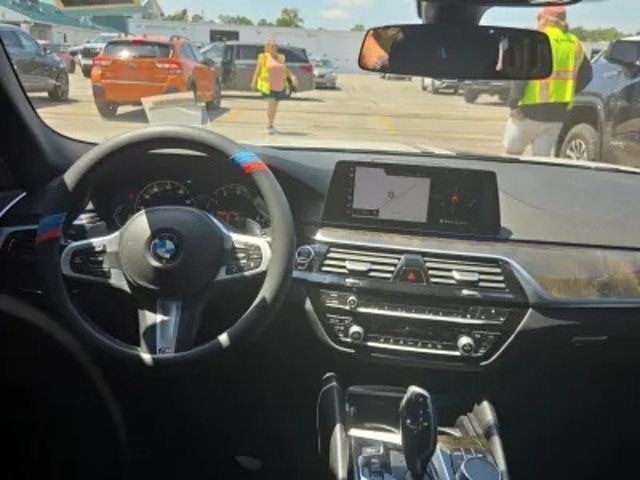 2018 BMW 5 Series 530i - 23072355 - 4
