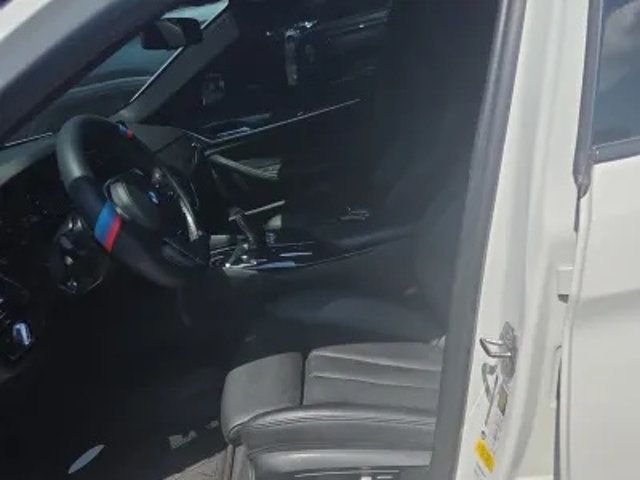 2018 BMW 5 Series 530i - 23072355 - 5